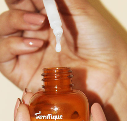 closeup of bakuchiol serum showing consistency